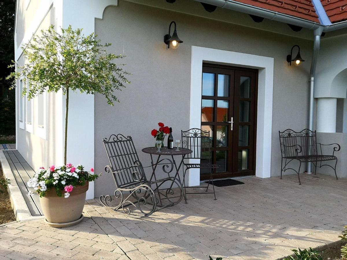 Villa Tilia Vaszoly ภายนอก รูปภาพ