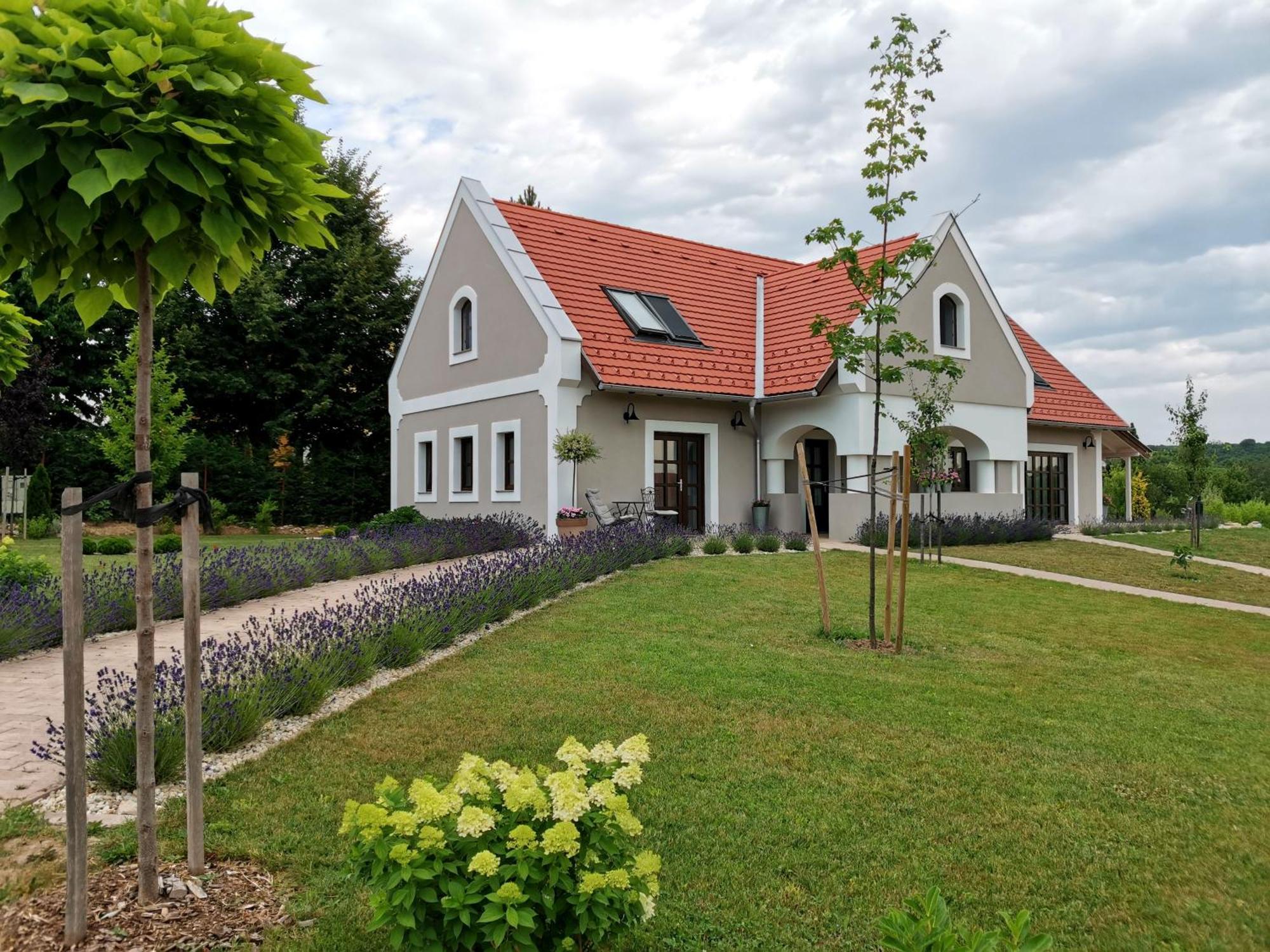 Villa Tilia Vaszoly ภายนอก รูปภาพ