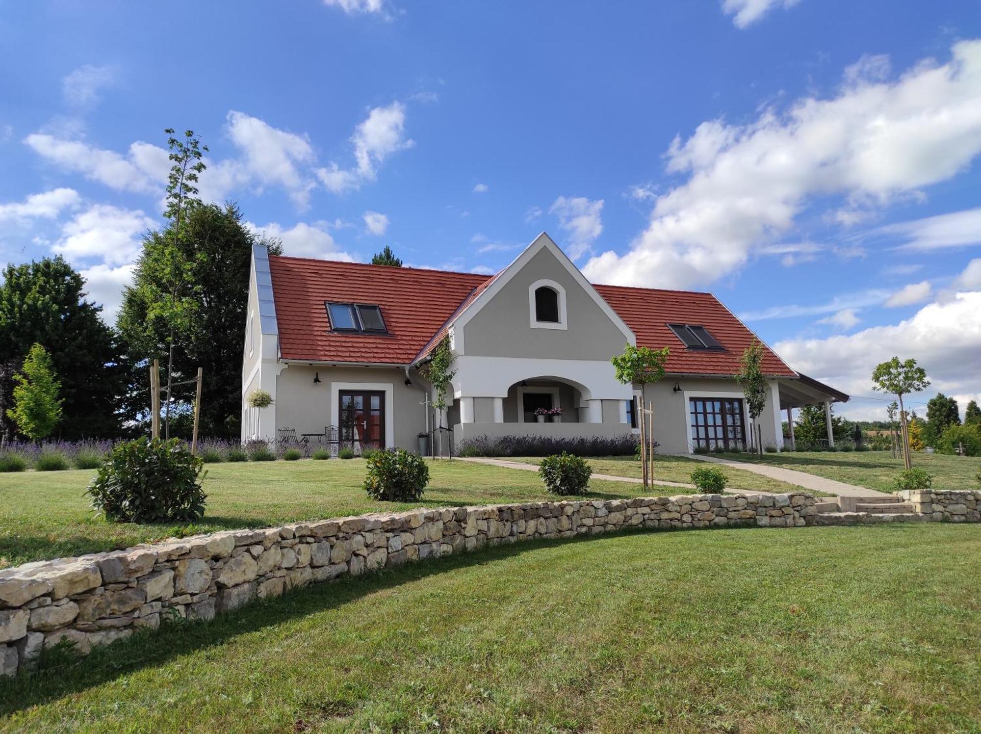 Villa Tilia Vaszoly ภายนอก รูปภาพ